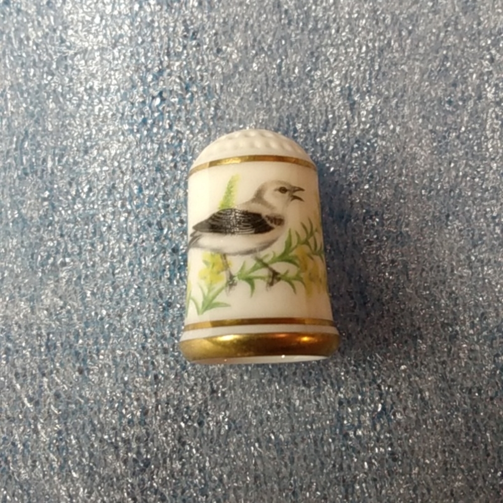 Franklin Porcelain 1979 Thimble Birds Flowers Mockingbird Mimus Polyglottos